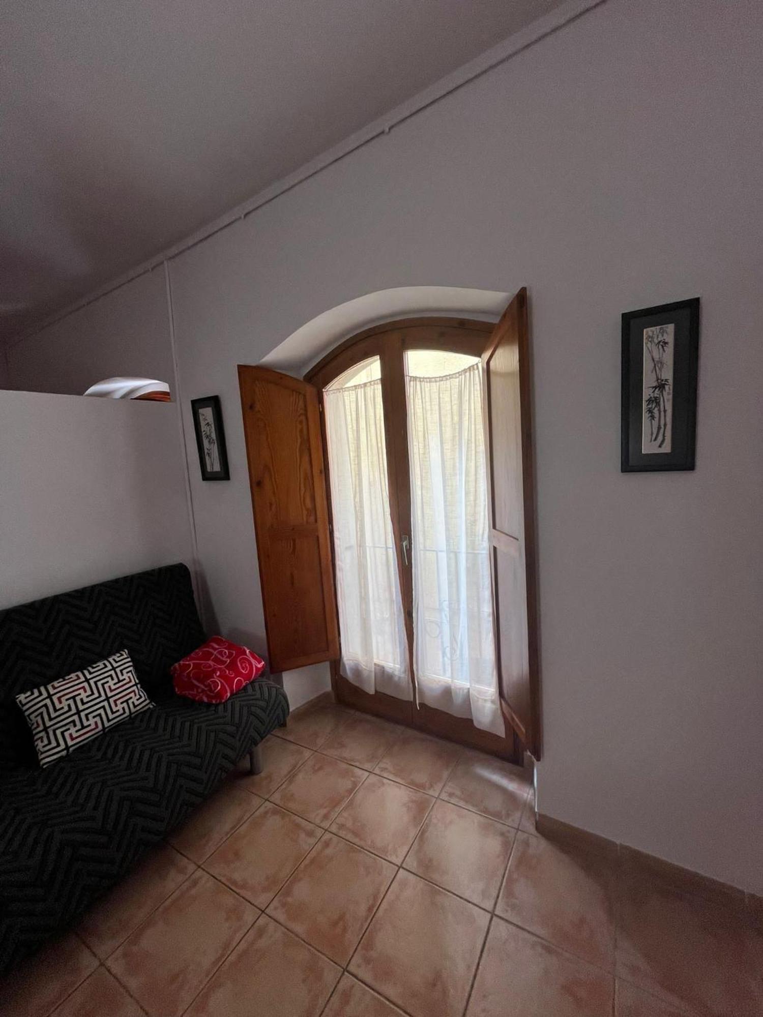 Mingu 1er Pis Apartment Besalu